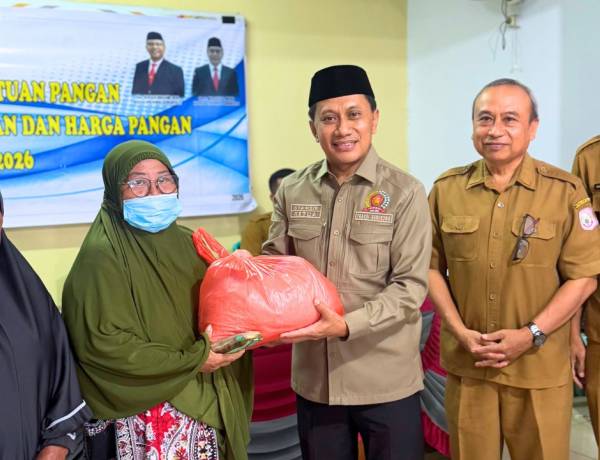 Bantuan Pangan Pokir DPRD Disalurkan ke Warga Dutohe, Syamsir: Saya Titip Masyarakat ke Gubernur