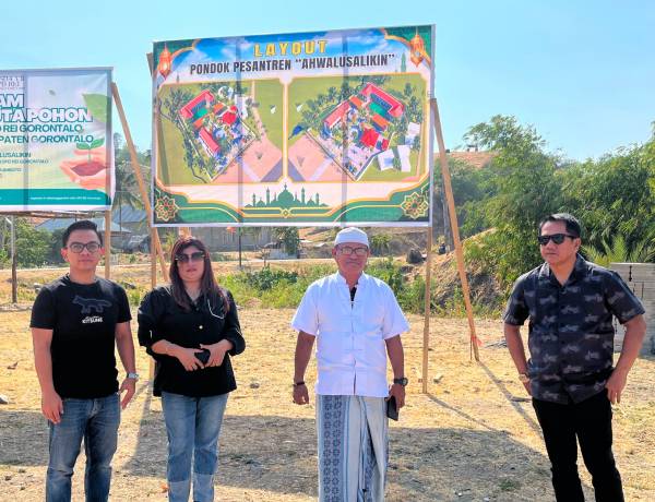 Crazy Rich Grobogan Joko Suranto Kunjungi Pesantren Ahwalusalikin, Siap Bantu Pembangunan
