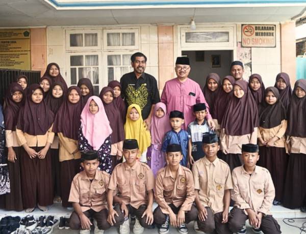 Datang dan Makan Bersama Anak Yatim, Ini Pesan Ketua DPRD Gorontalo