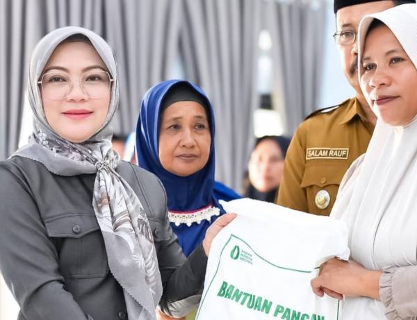 Venny Anwar Turun Awasi Bantuan Beras, 342 Keluarga di Bilato Jadi Perhatian
