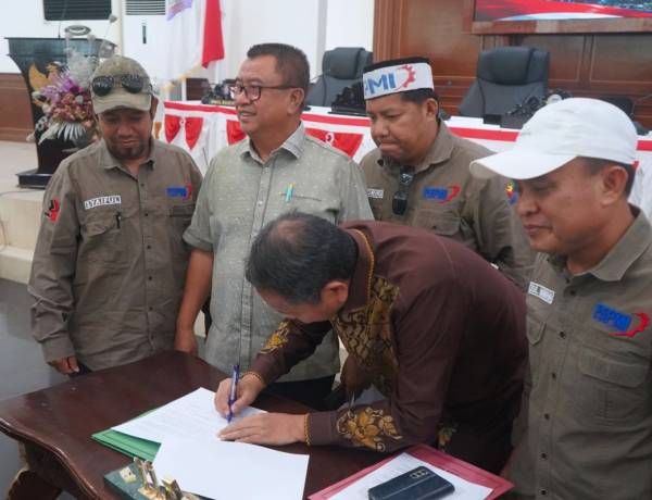 Suara Buruh Dibawa ke Jakarta, DPRD Gorontalo Teken Rekomendasi FSPMI