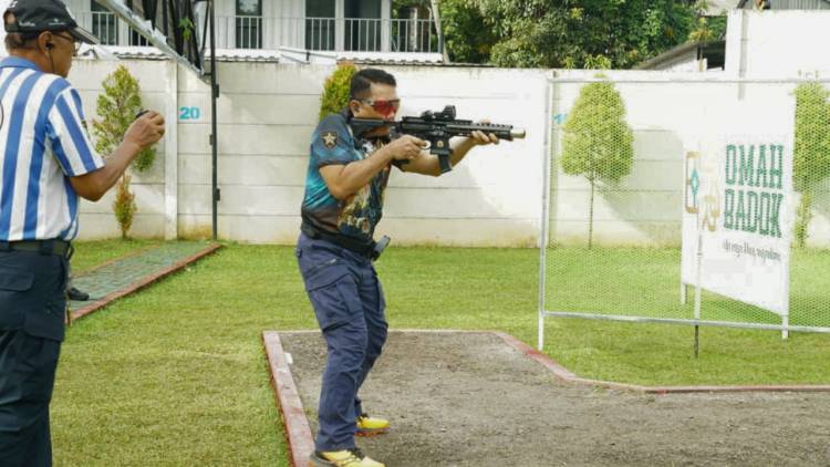 Lomba Tembak HUT Brimob, Kapolda Gorontalo Menang di Tiga Kategori