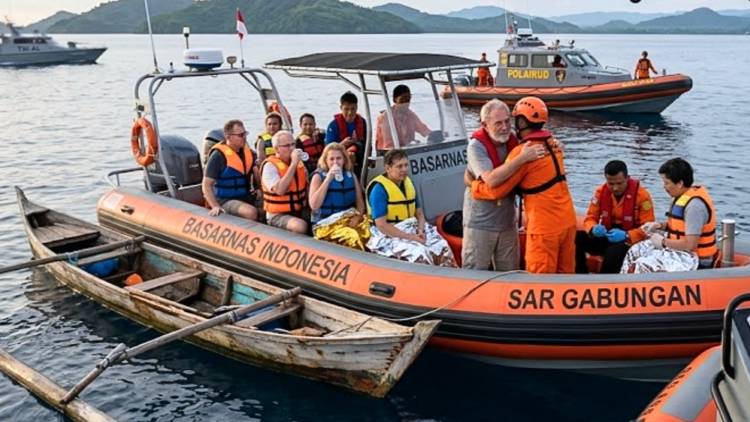 11 Wisatawan Asing Selamat di Teluk Tomini, Basarnas Lanjutkan Pencarian Nahkoda yang Hilang