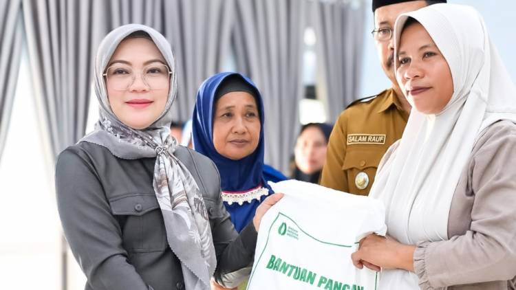 Venny Anwar Turun Awasi Bantuan Beras, 342 Keluarga di Bilato Jadi Perhatian