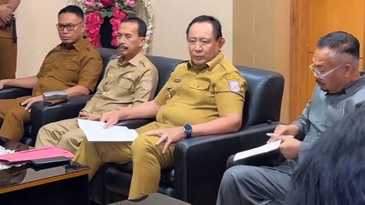 Gusnar Ismail Jawab Tuntutan Massa Soal Pencabutan Izin Tambang: “Saya Tidak Punya Kewenangan”